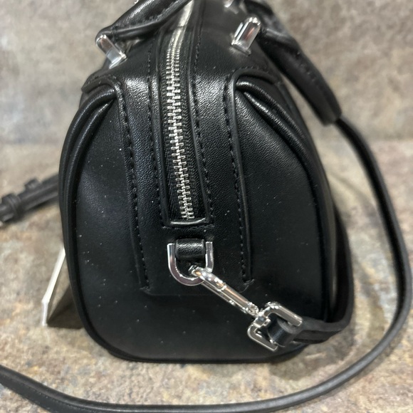 NWT Calvin Klein Blake top zip crossbody.  Black silver hardware - Picture 4 of 6